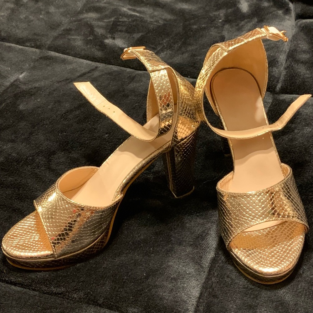 Like new metallic gold snake, skin style platform shoes